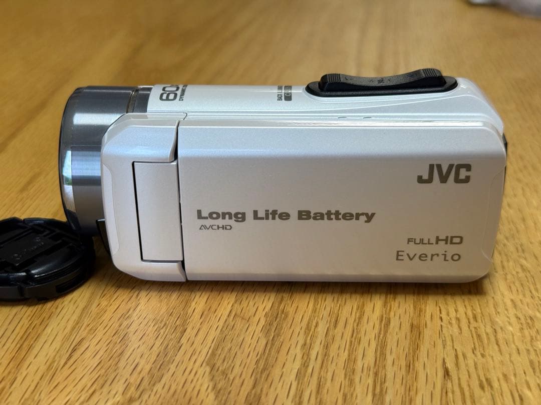 JVCビデオカメラ 耐低温 耐衝撃 内蔵メモリー32GB GZ-F200-W
