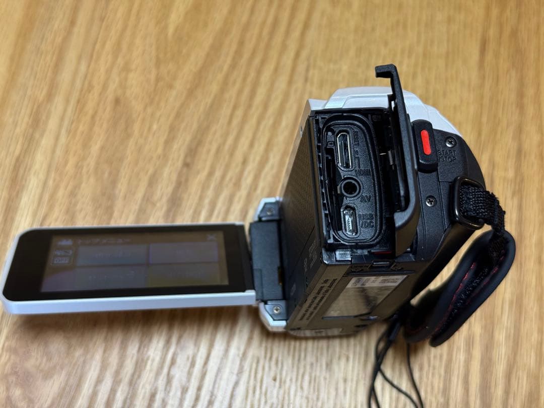 JVCビデオカメラ 耐低温 耐衝撃 内蔵メモリー32GB GZ-F200-W