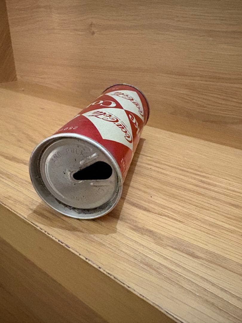 1966年から1969年　古いコーラの缶　ヴィンテージ　缶コーラ