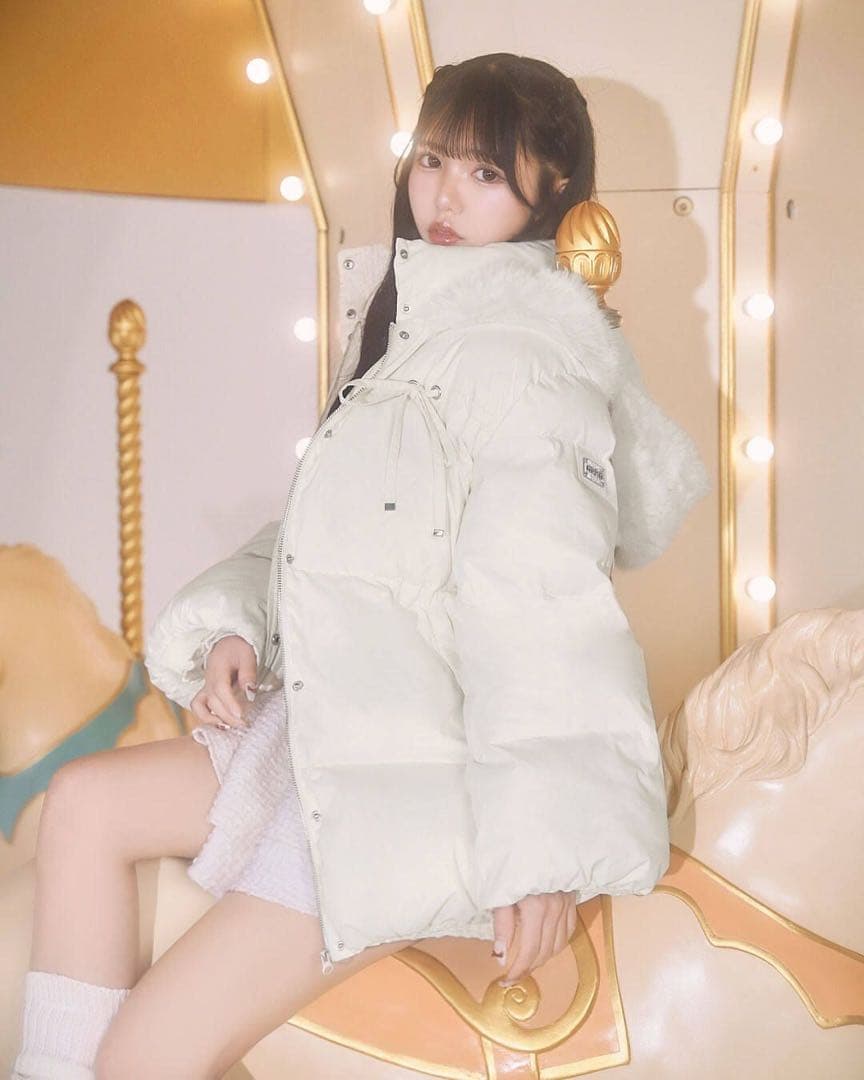 新品タグ付 ミシェルマカロン ファーフードリボンダウンコート ホワイト フリー