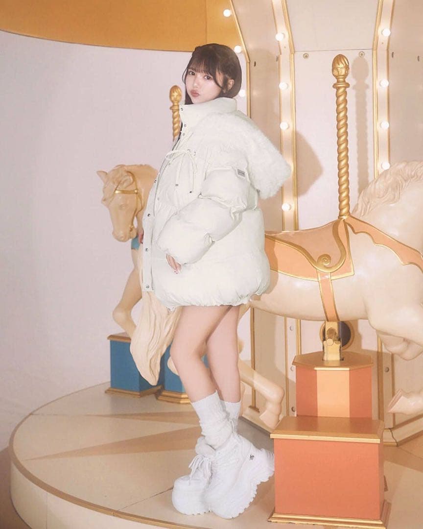 新品タグ付 ミシェルマカロン ファーフードリボンダウンコート ホワイト フリー