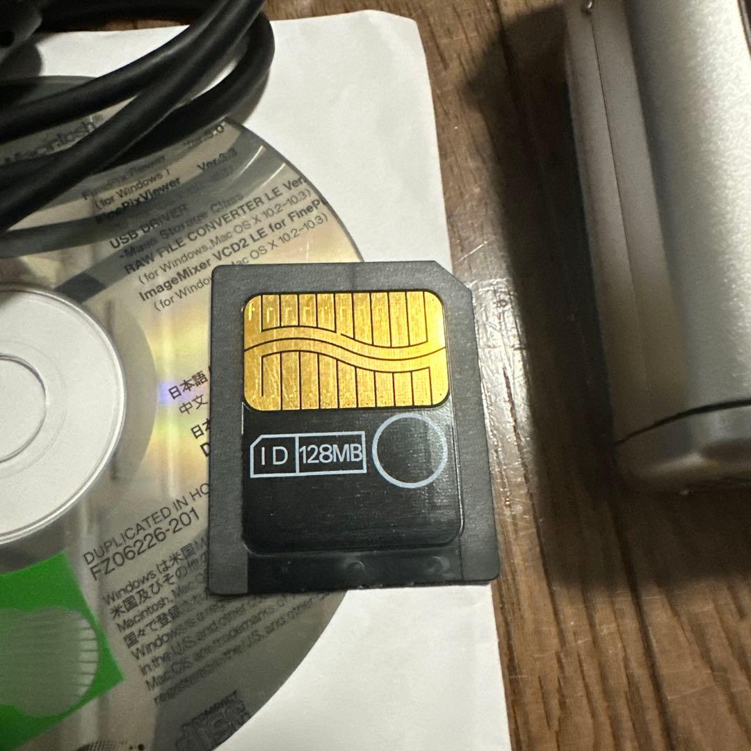 FUJIFILM フジフィルム FinePix4700z デジカメ