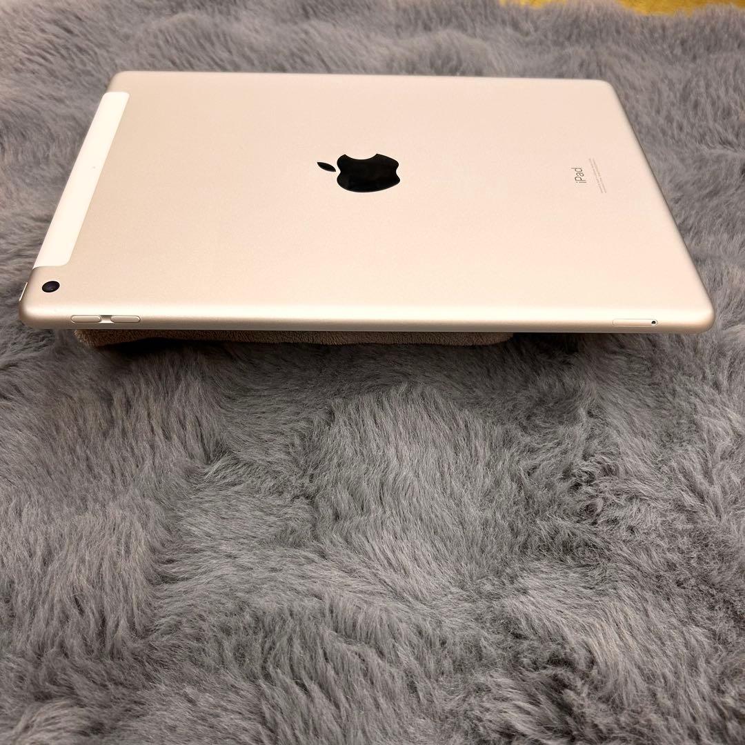 【中古】iPad第7世代 32GB シルバー Wi-Fi + Cellular