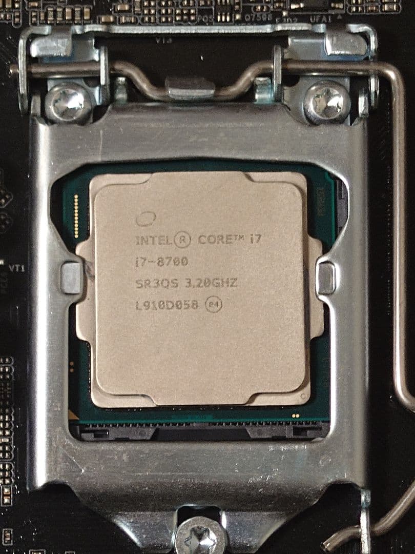 CPU Intel Core i7-8700 + ASRock B360M-ITX