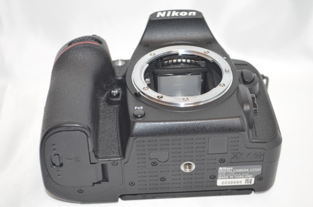 極美品級　シャッター数4300回以下 Nikon D7500☆Wi-Fi搭載