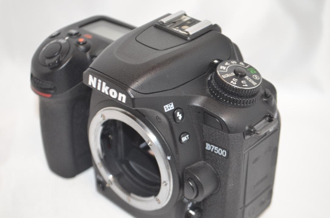 極美品級　シャッター数4300回以下 Nikon D7500☆Wi-Fi搭載