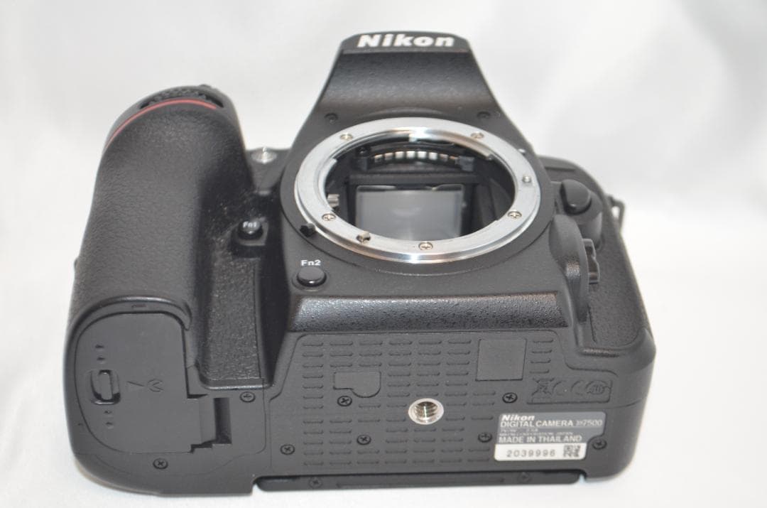 極美品級　シャッター数4300回以下 Nikon D7500☆Wi-Fi搭載