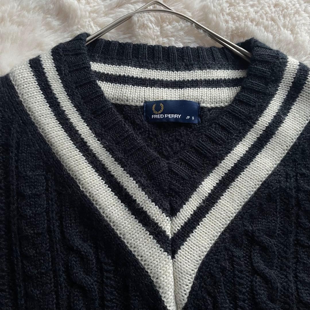 美品　フレッドペリー 表記S ケーブルニット　チルデンニット　ウール　月桂樹　黒