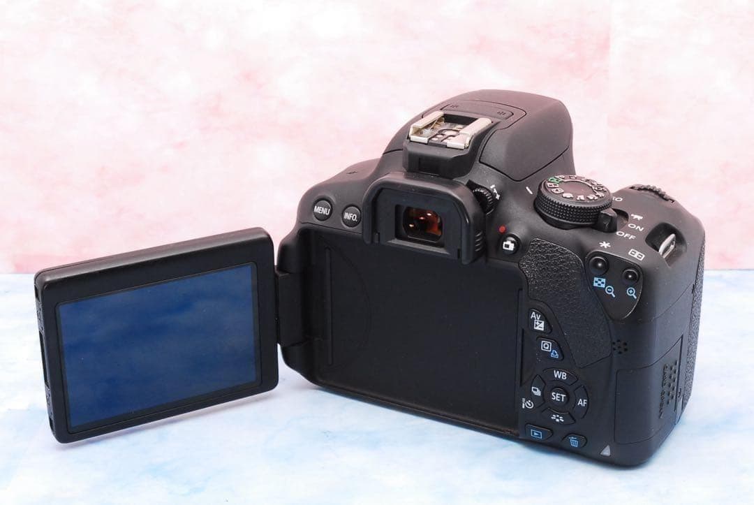 キャノン Kiss X7i☆便利な高倍率レンズ付☆一眼レフカメラ☆バッグ付