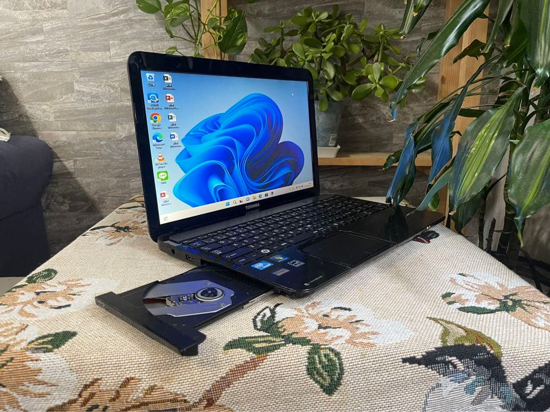 東芝ノートパソコン T552/36FB Windows11