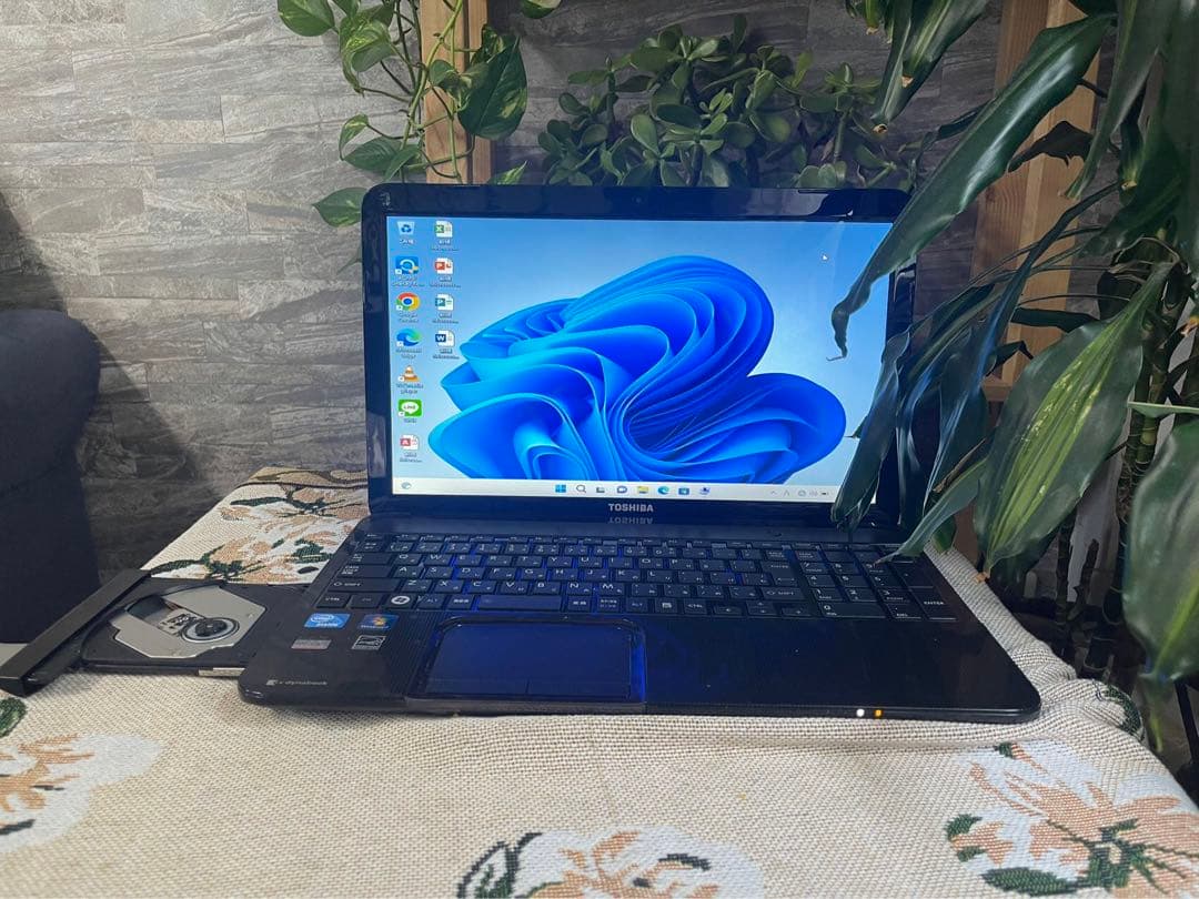 東芝ノートパソコン T552/36FB Windows11