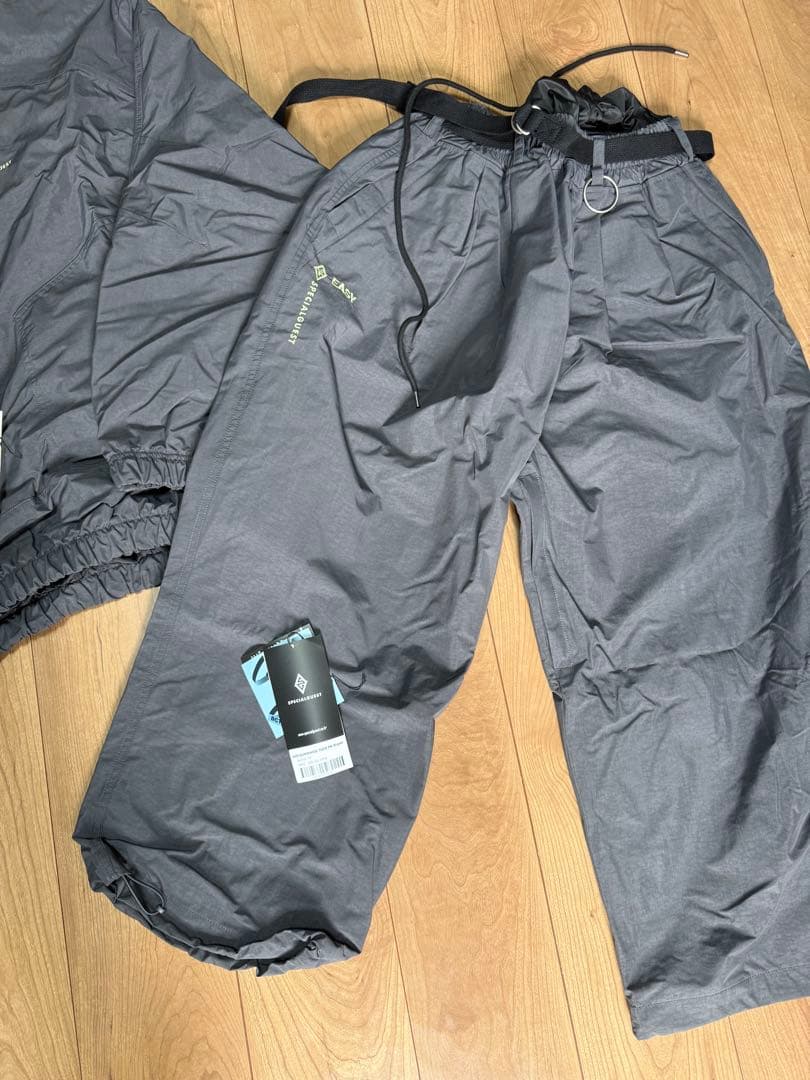 スペシャルゲスト　スノーボードウェア