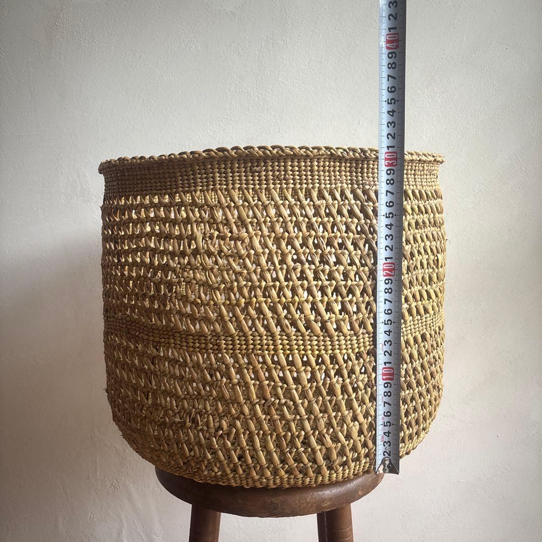 新品未使用　アフリカ　ブルキナ　手編み　カゴ　天然素材円筒形　バスケット