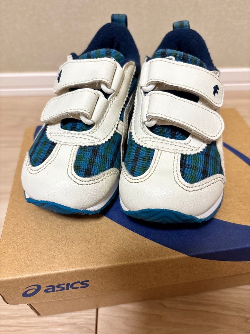 【ほぼ未使用】asics ファミリア 15cm スニーカー　アシックス
