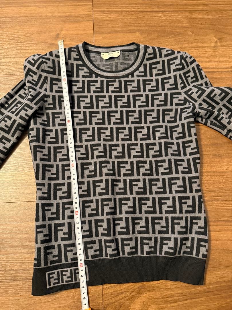 Fendiニットセーター