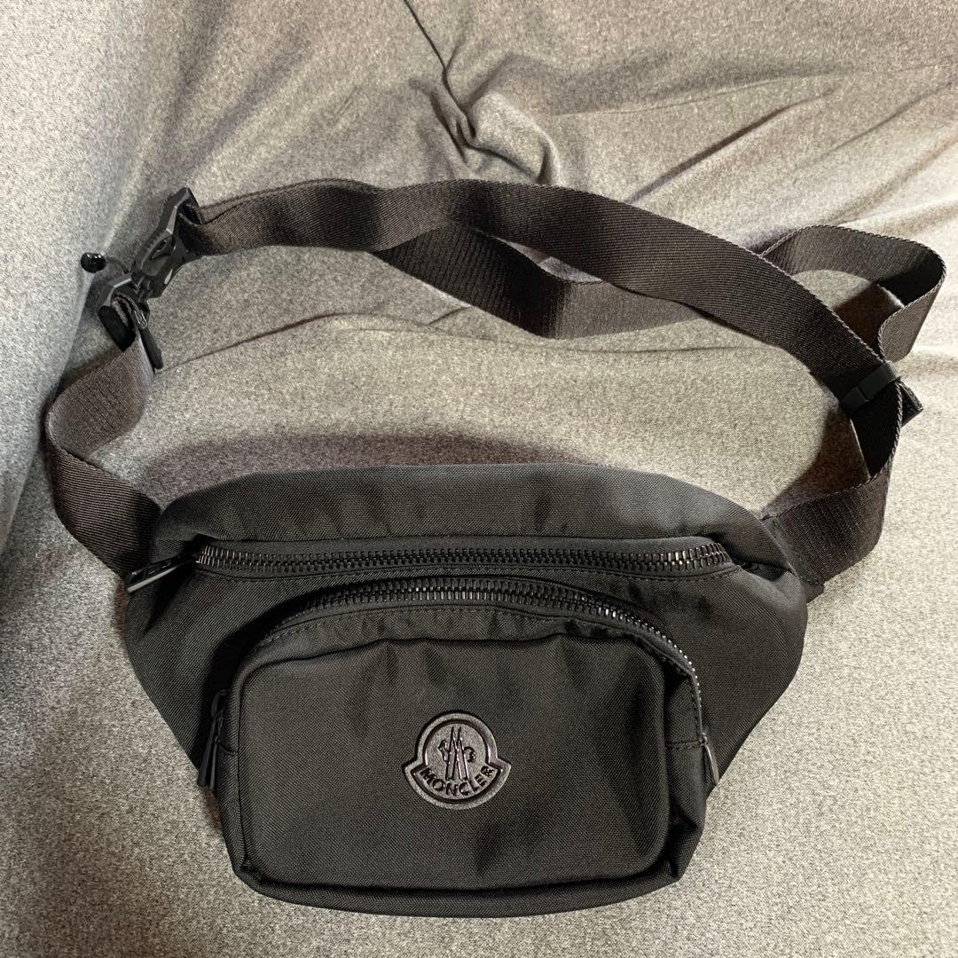 美品！モンクレール　Moncler ボディーバック