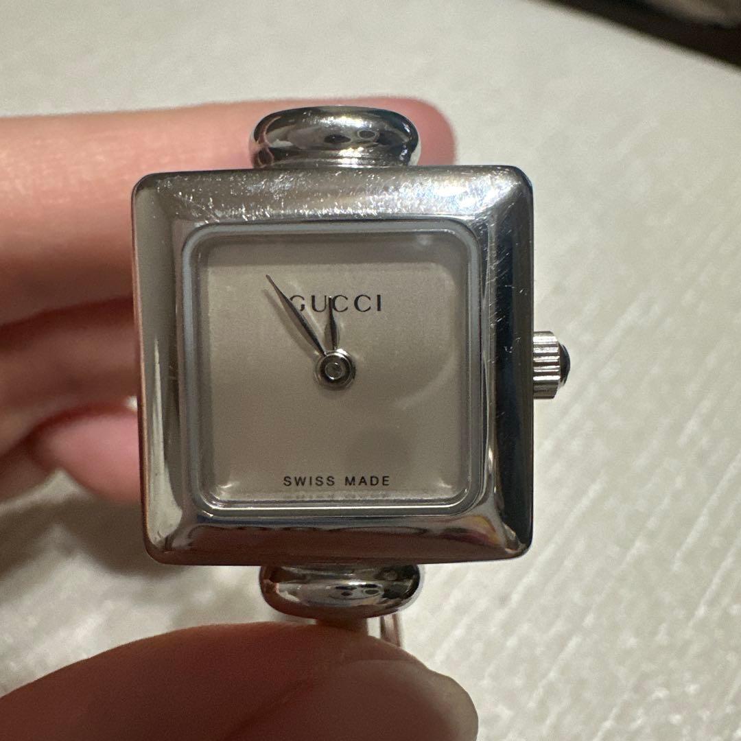 GUCCI シルバー スクエア型時計　箱付き　美品