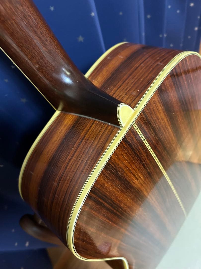 い*ん様 MORALES M80. 超レアー