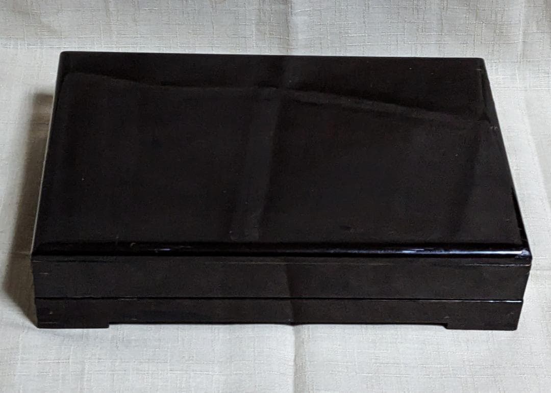 歙州硯 水波細羅紋 雷文彫刻 門字長方硯 約8吋 唐木箱付き1470g