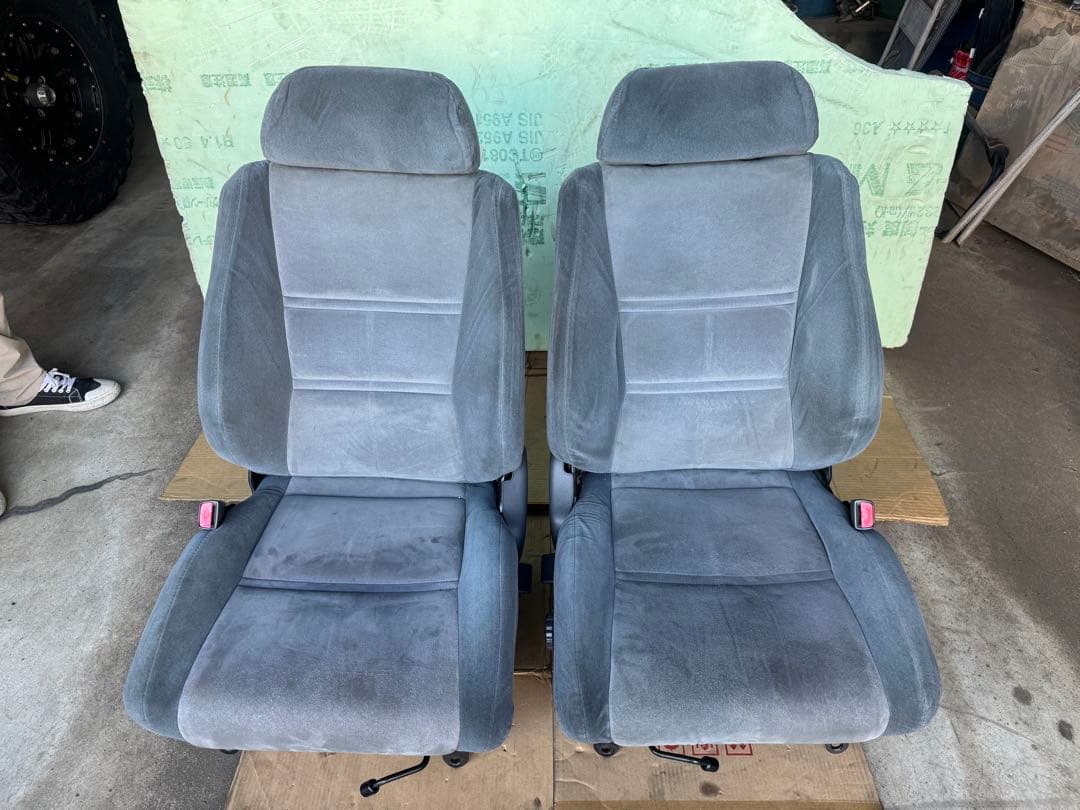 トヨタ　ランドクルーザー 80 純正シート
