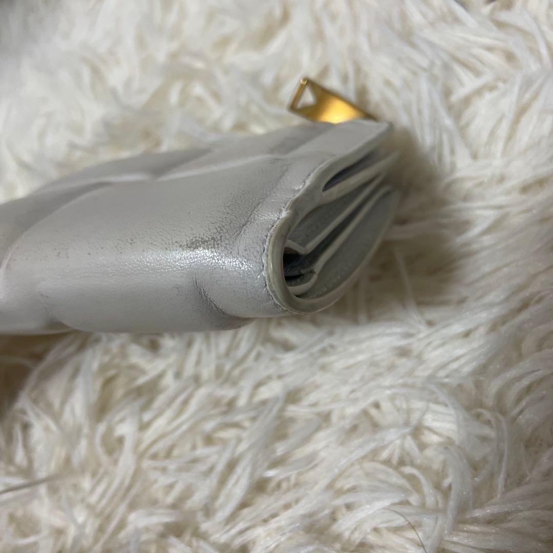 ボッテガヴェネタ　パデッドジップウォレット　二つ折り財布　白　レディース