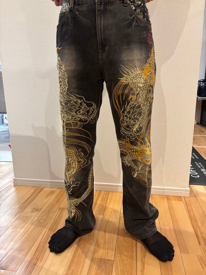 お値下げ　絡繰魂　金糸 刺繍ドラゴン刺繍 黒 ストレートパンツ