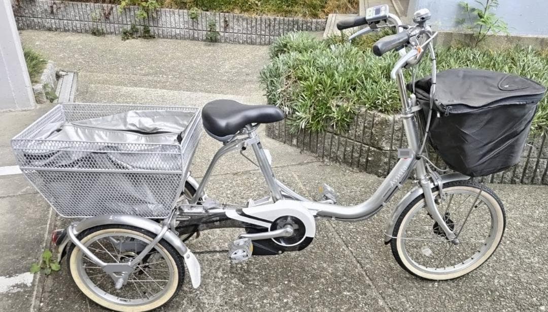 三輪電動アシスト自転車 ブリヂストン ロビンフッド シルバー 手渡し 神戸