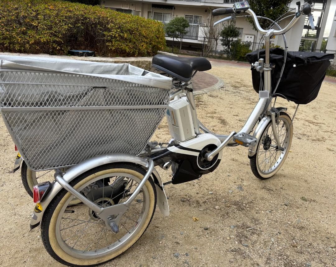 三輪電動アシスト自転車 ブリヂストン ロビンフッド シルバー 手渡し 神戸