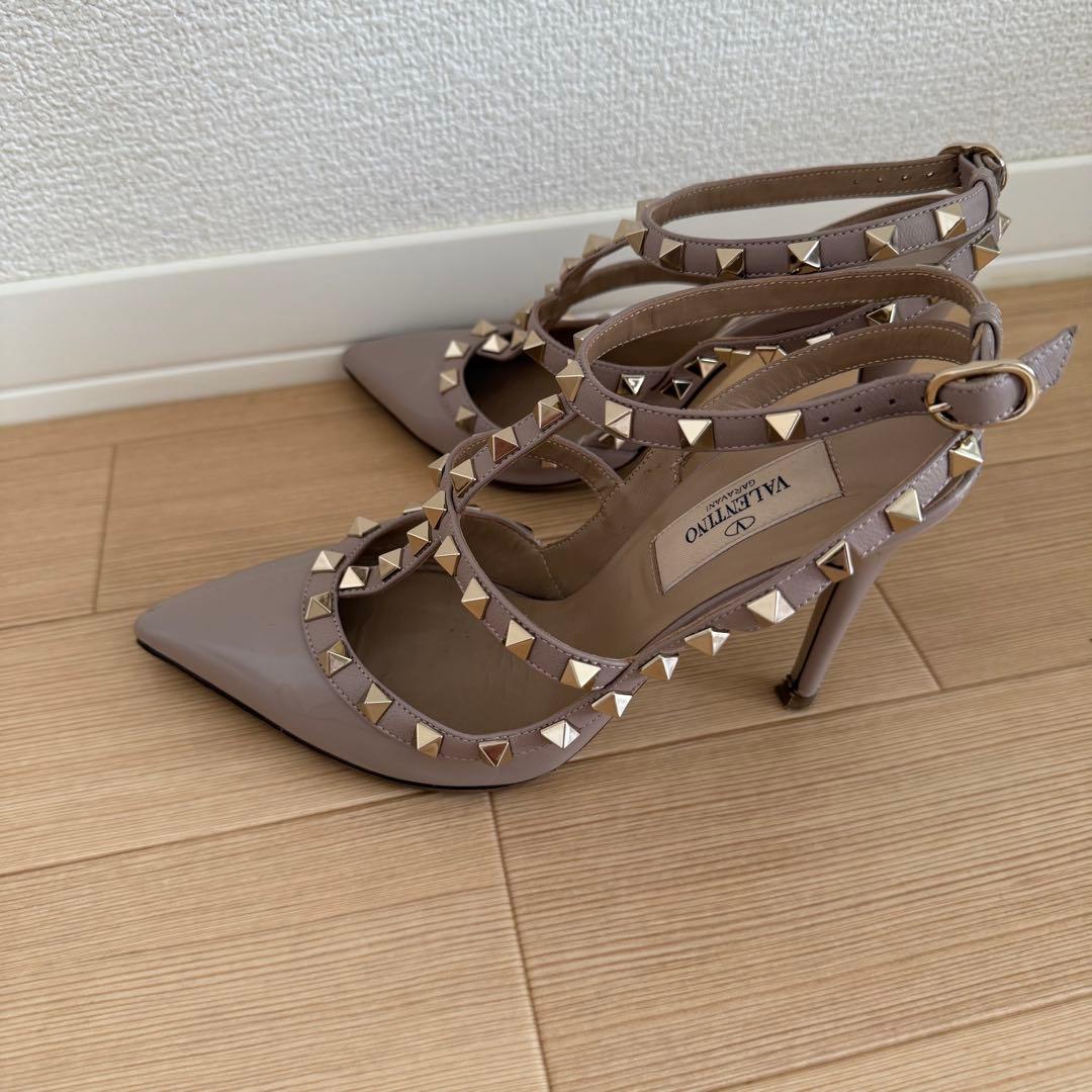 VALENTINO ロックスタッズ エナメル ストラップ