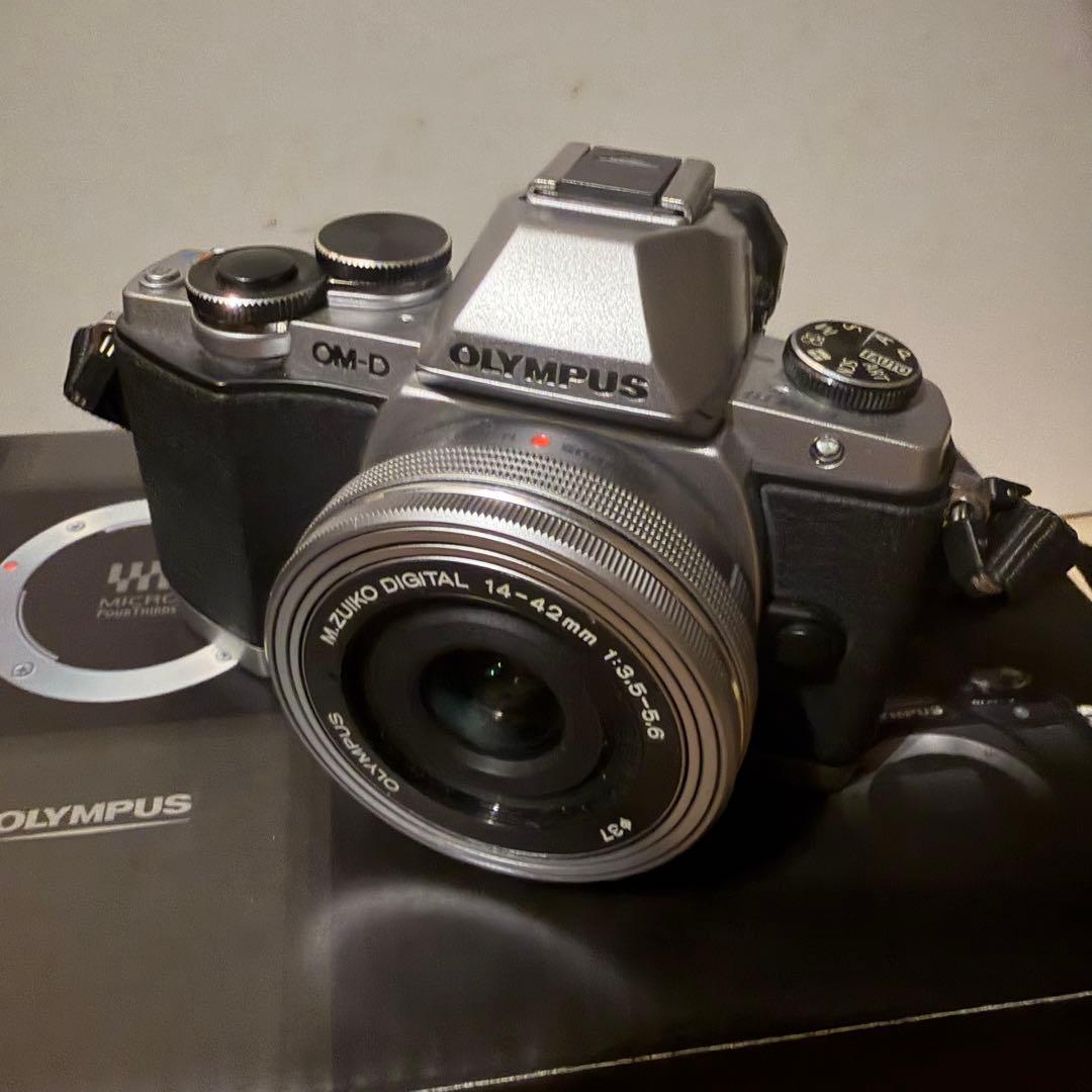 【シャッター数910】OLYMPUS OM-D E-M10 14-42mmEZ