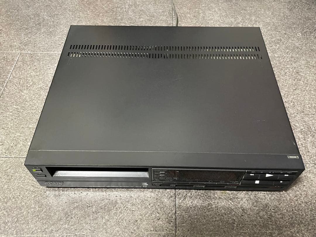 SONY ビデオデッキ　SL-F201とカセット