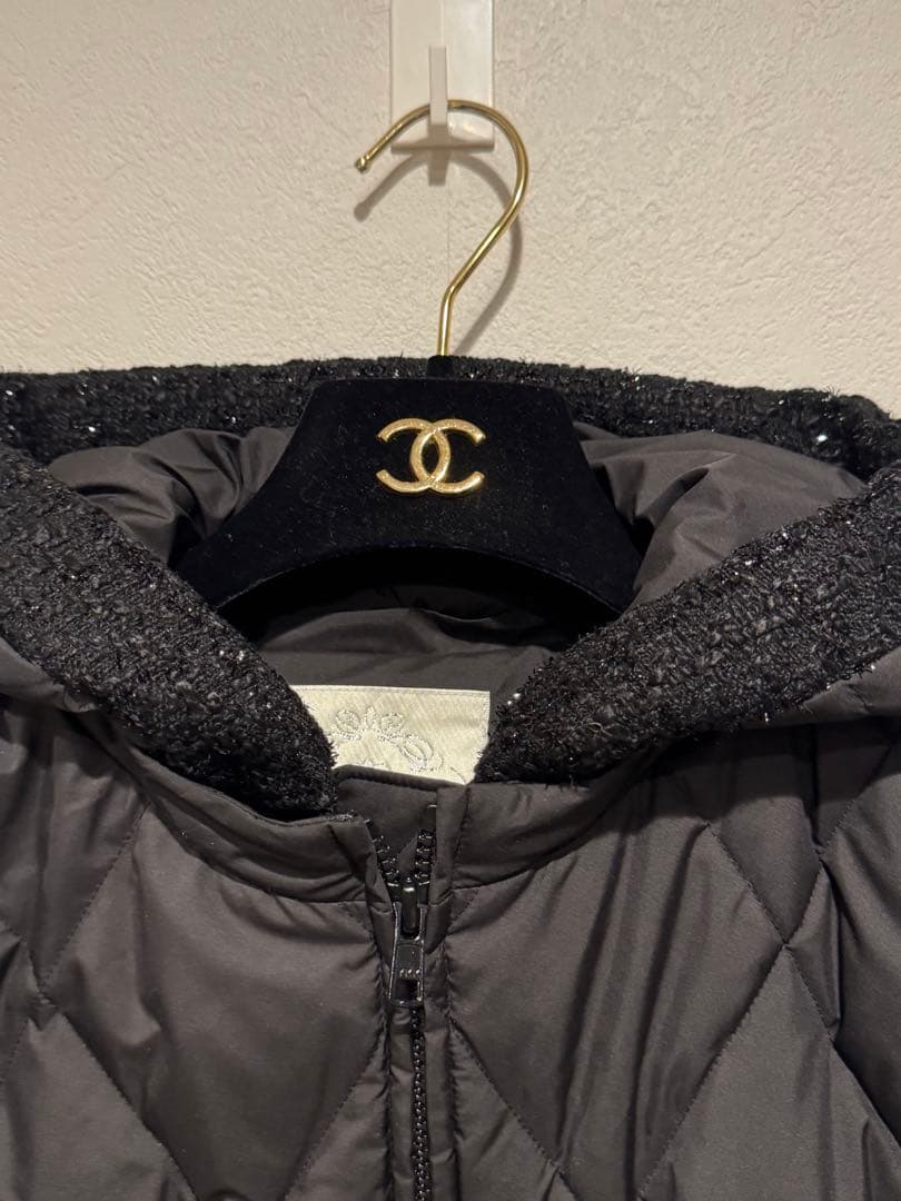 chesty完売品 フリル付きダウンジャケット 黒