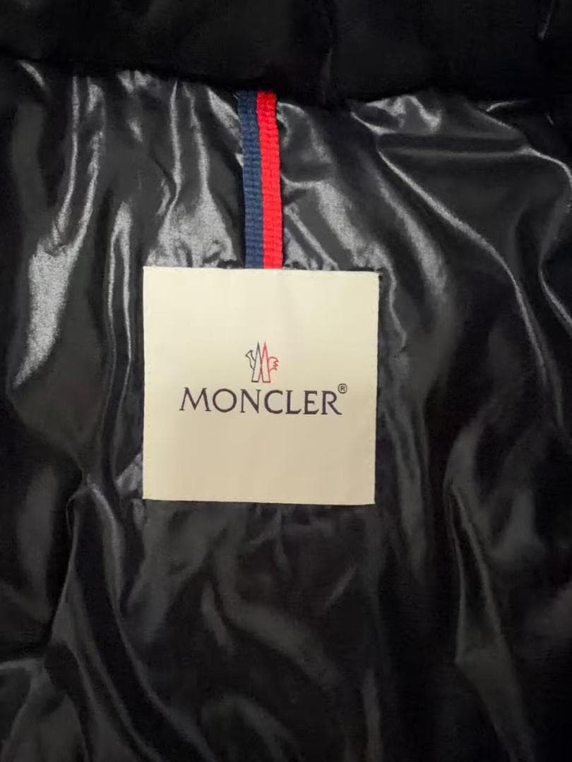 MON☆CLER ブラック ダウンジャケット フード付き~~