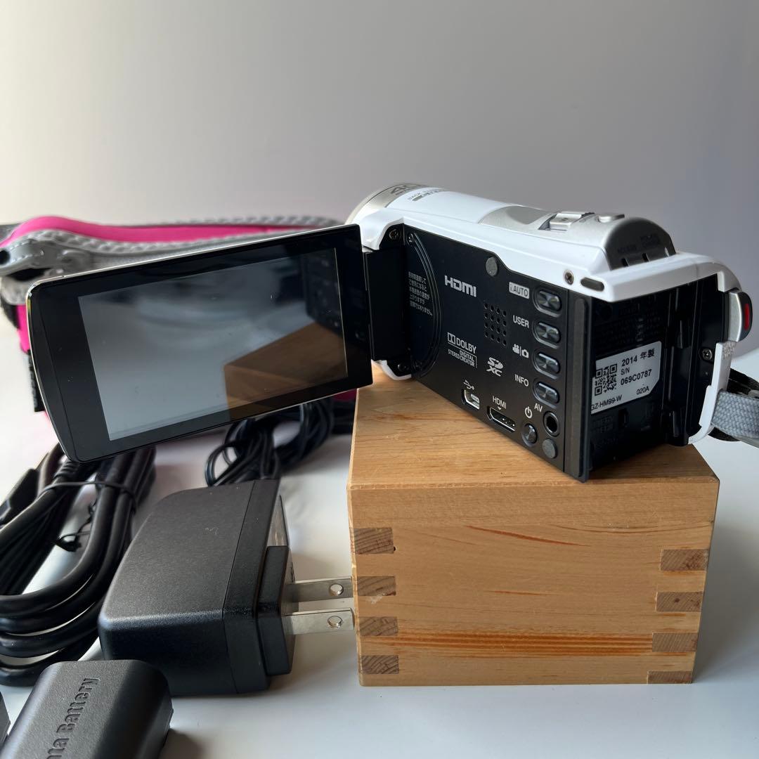 ビデオカメラ JVC GZ-HM99 バッテリー2個付き、別売りケース付き‼️