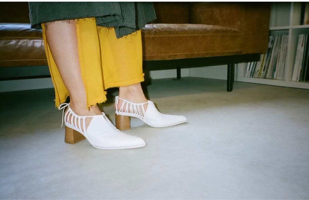 アンチショルドKlara サイズ38 ホワイトパンプス　ブーティーショートブーツ