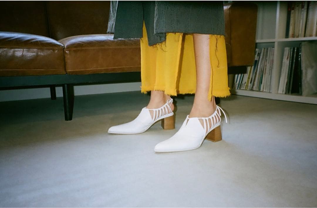 アンチショルドKlara サイズ38 ホワイトパンプス　ブーティーショートブーツ