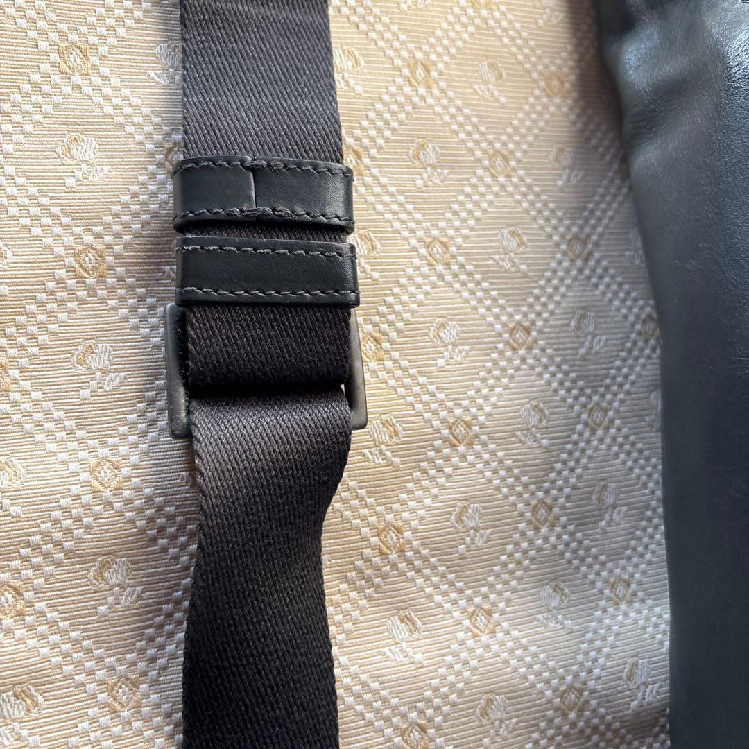 BOTTEGA VENETA カーキレザー ボディバッグ