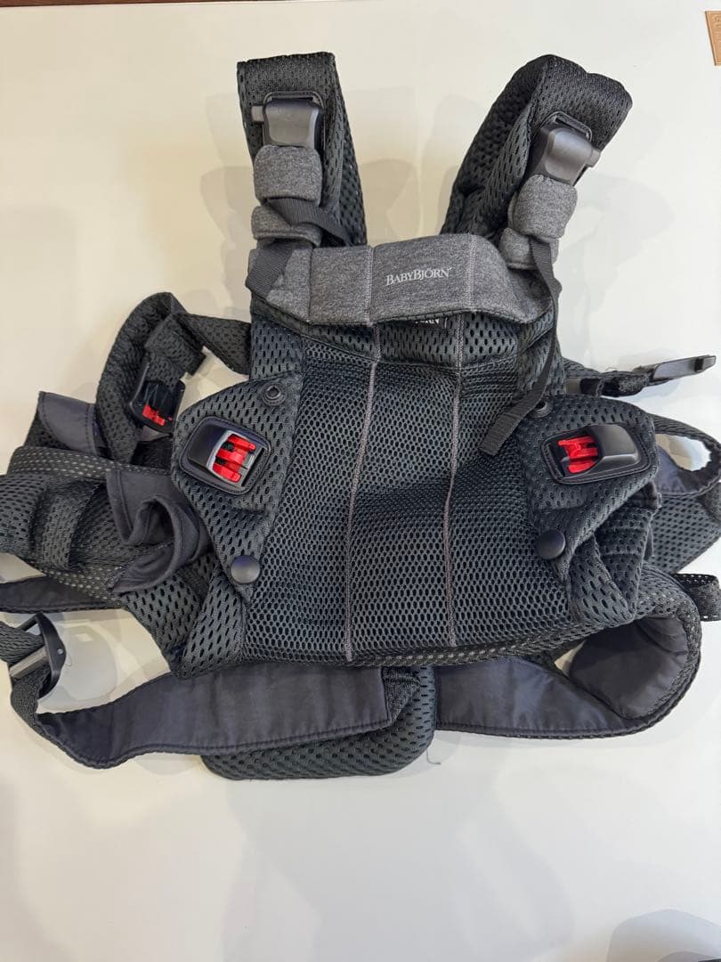 BABYBJÖRN ハーモニー　抱っこひも ブラック メッシュ