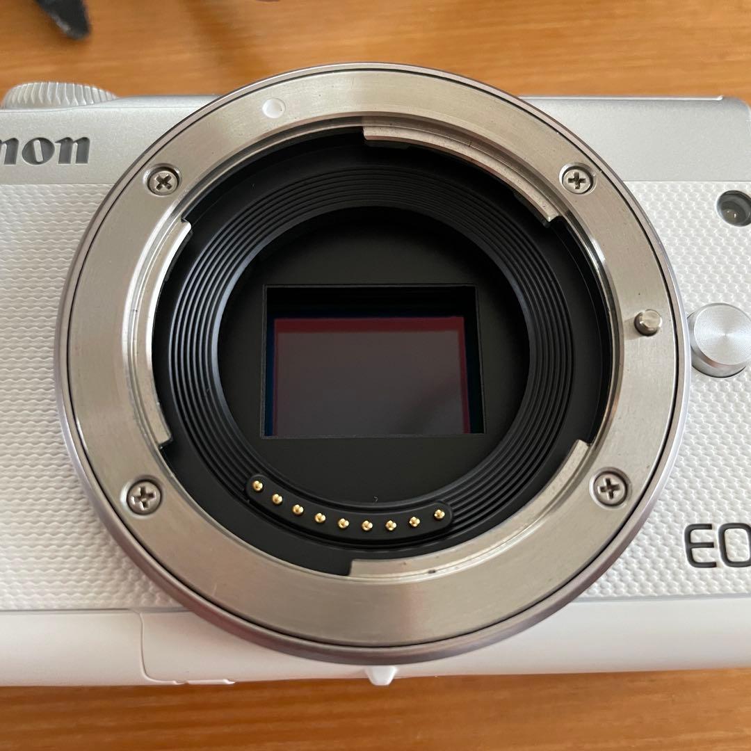 Canon EOS M100 ホワイト ダブルレンズキット　おまけ付き