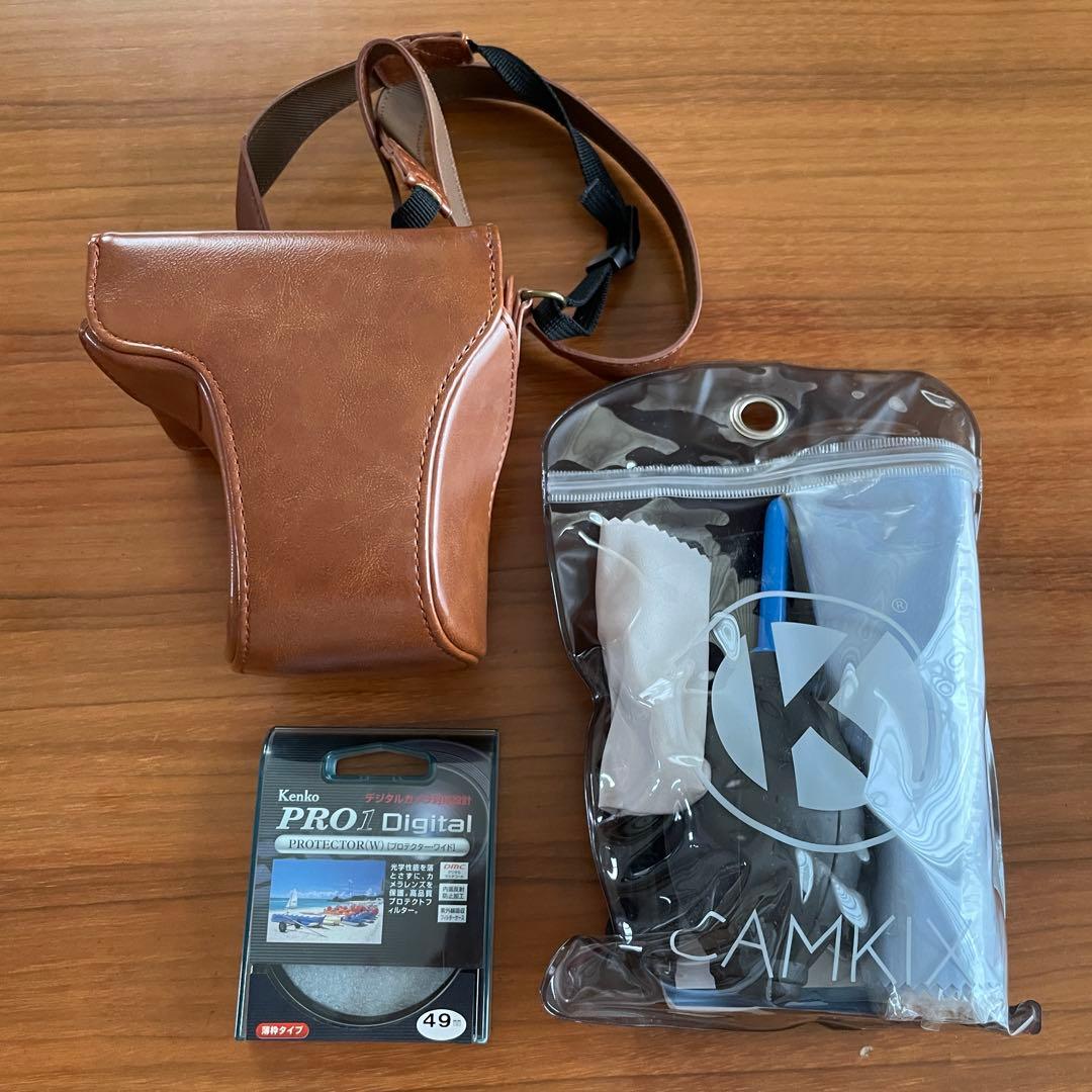 Canon EOS M100 ホワイト ダブルレンズキット　おまけ付き