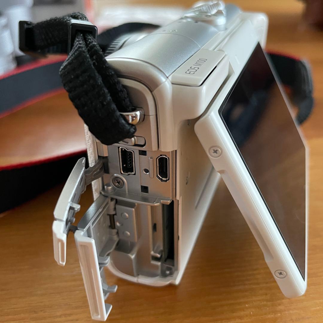 Canon EOS M100 ホワイト ダブルレンズキット　おまけ付き