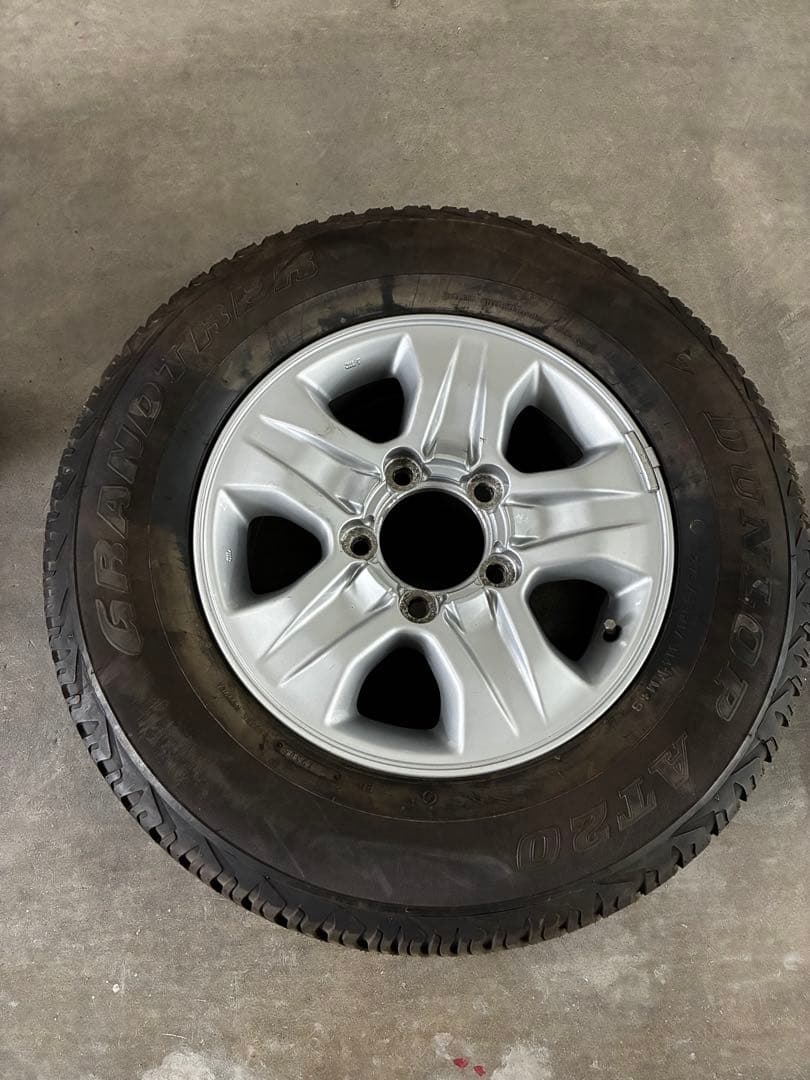 ランクル100 トヨタ純正　タイヤホイールセット 17インチ　ダンロップ