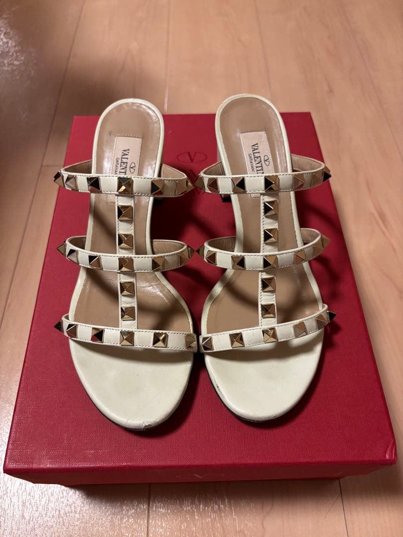ヴァレンティノ ホワイトスタッズ付き ミュール 36