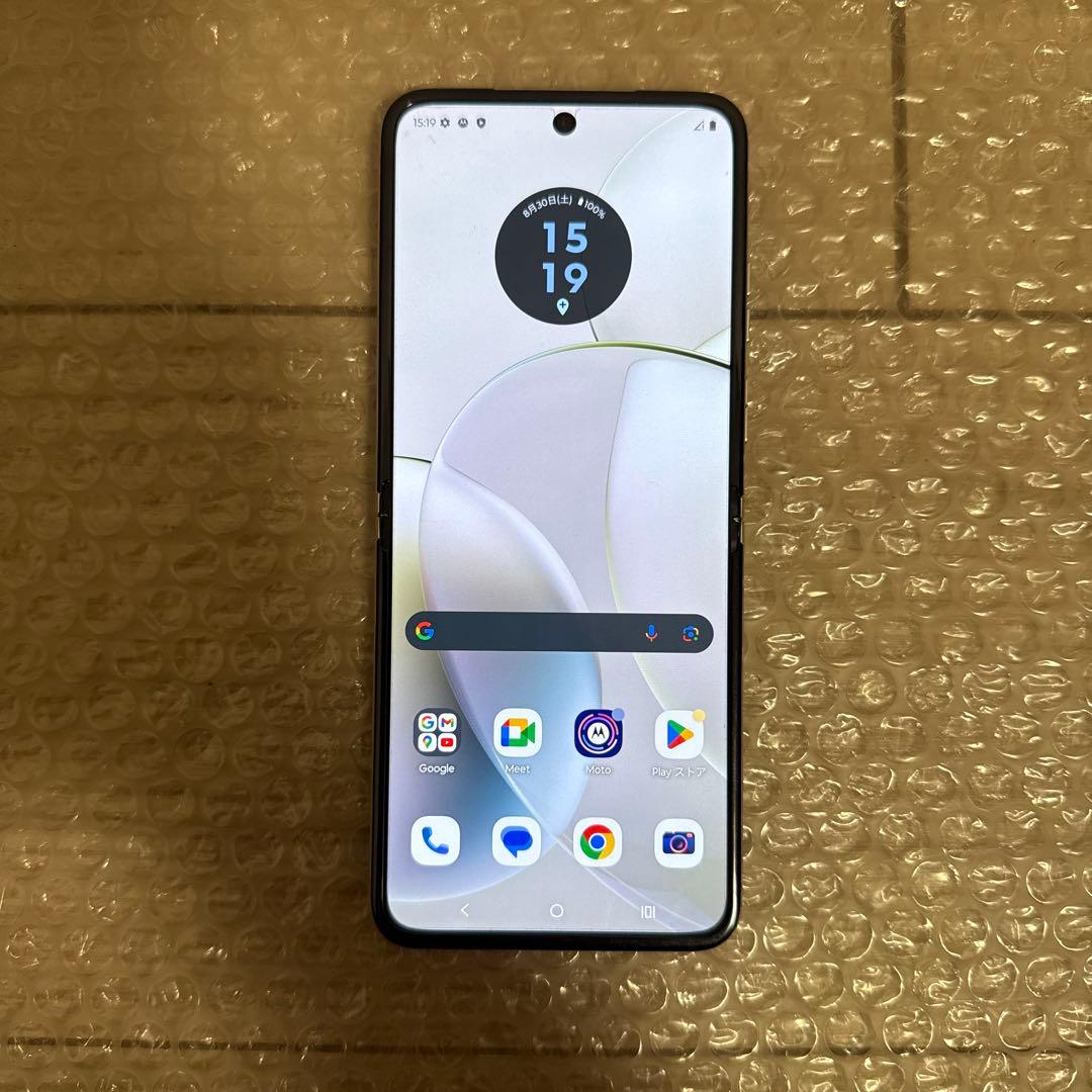 スマートフォン　motorola razr40 256GB