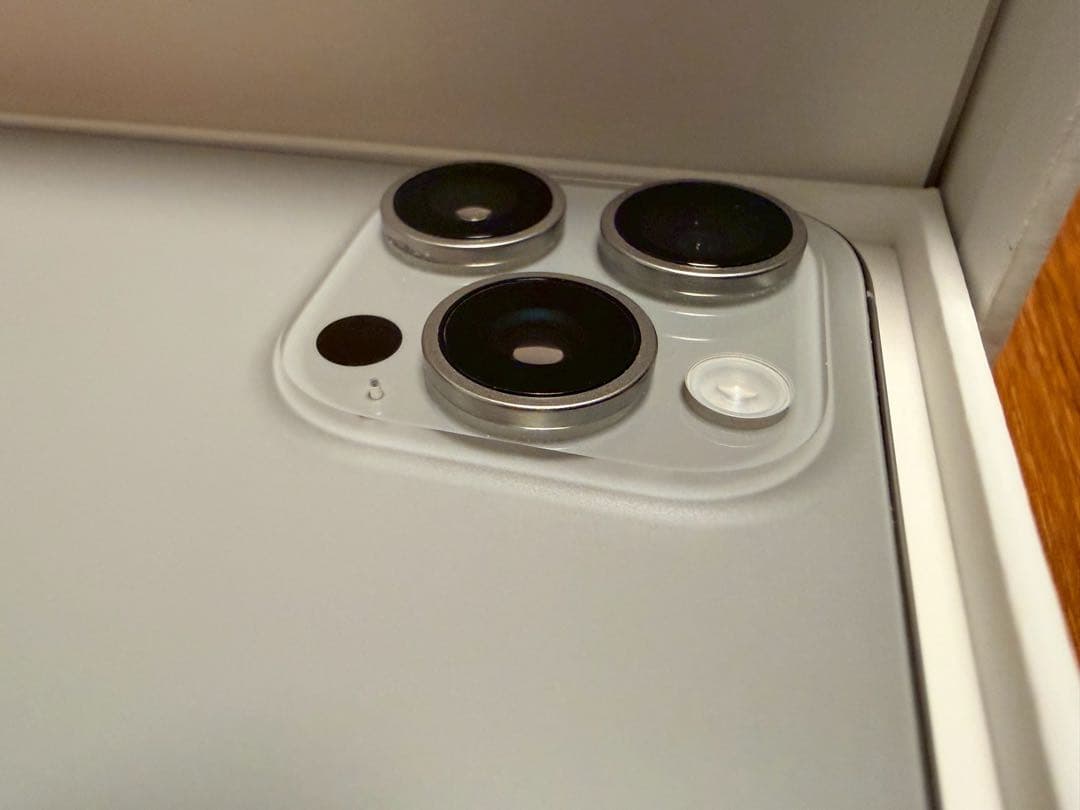 Apple iPhone 15 Pro Max ナチュラルチタニウム 本体