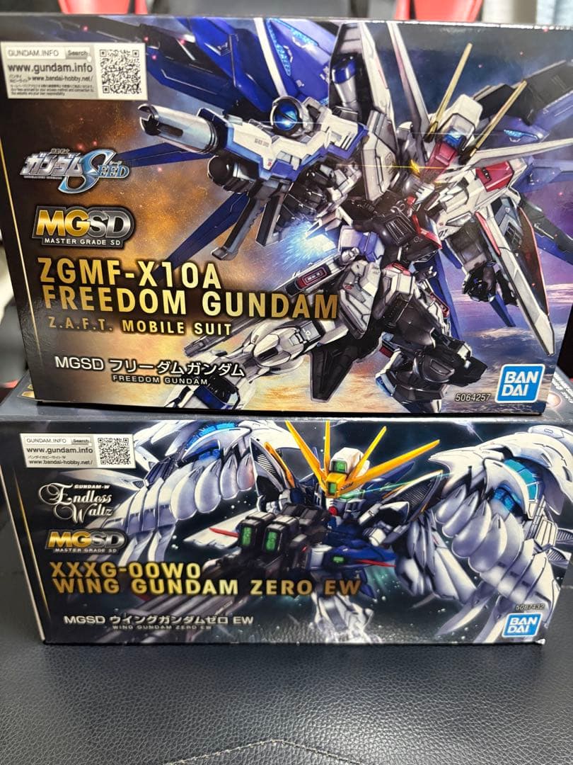 新品未使用　MGSD フリーダムガンダム+ウイングガンダムゼロ