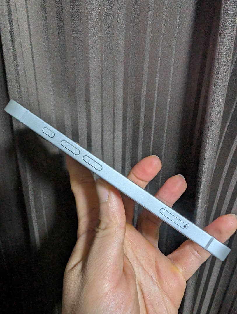 バッテリー容量100% iPhone 16e 128GB ホワイト