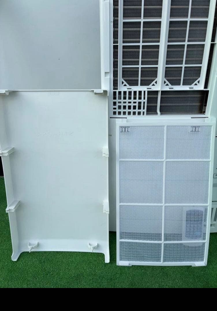 窓用エアコン コロナ 冷暖房除湿兼用 CWH-A1824R 美品　2024年製