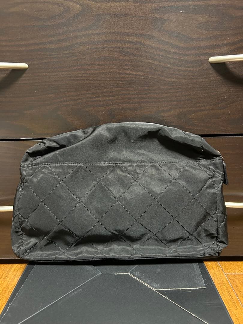 プラダ　キルティング　ポーチ　三角ロゴ　テスート　ナイロン　ストラップ