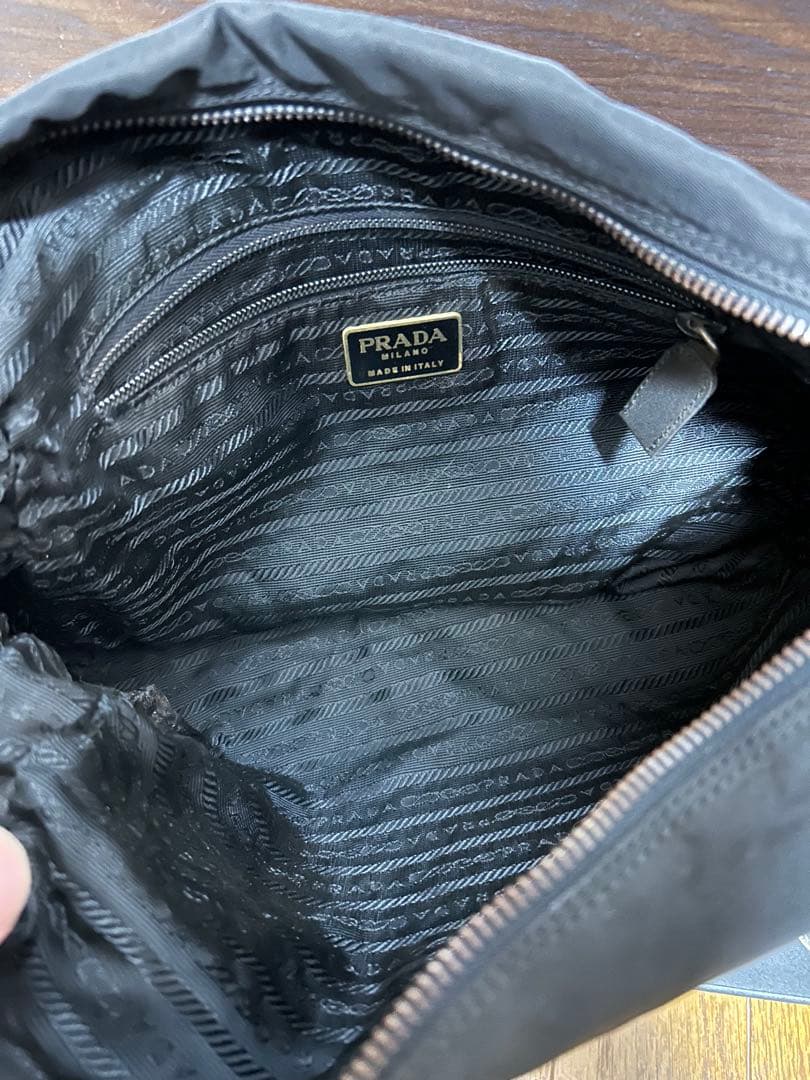 プラダ　キルティング　ポーチ　三角ロゴ　テスート　ナイロン　ストラップ